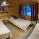シャレー Vaenvik Pyhtaeae