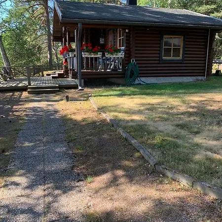 Vaenvik Pyhtaeae Chalet