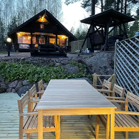 Vaenvik Pyhtaeae Chalet