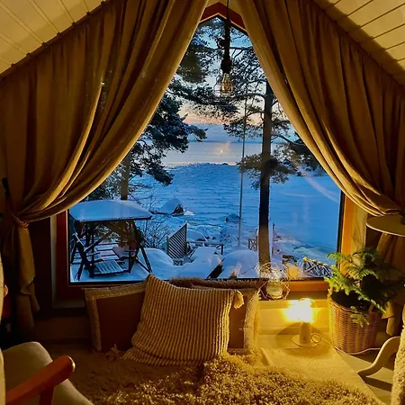 Chalet Vaenvik Pyhtaeae