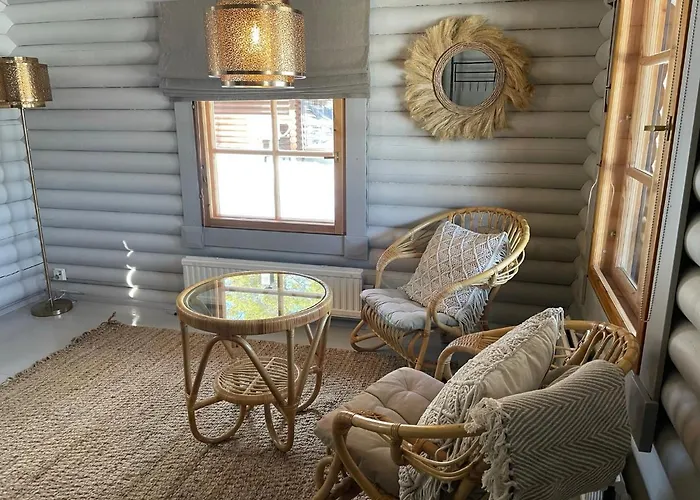 Vaenvik Pyhtaeae 木屋 Siltakylä