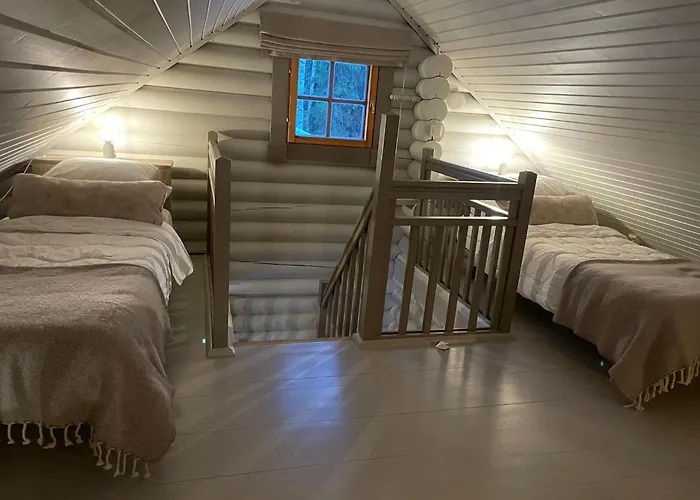 Vaenvik Pyhtaeae * Siltakylä